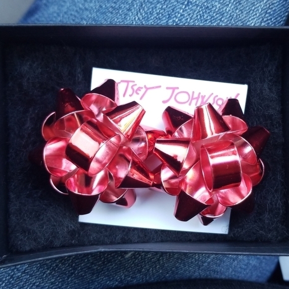Betsey Johnson Bow Earrings - Picture 1 of 4